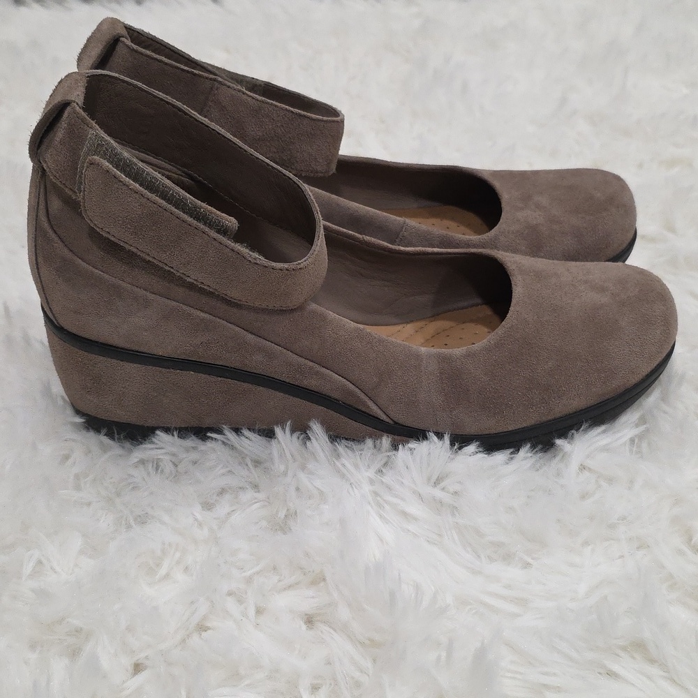 Clarks Wynnmere Fox Ankle Wedge Pump. Size 8.5 - Picture 2 of 10